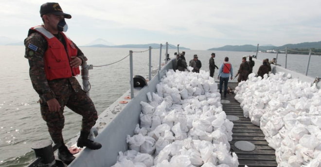 Fuerza Naval contribuye a la distribución de paquetes alimentarios en el Golfo de Fonseca fuerza-naval-contribuye-a-la-distribucion-de-paquetes-alimentarios-en-el-golfo-de-fonseca